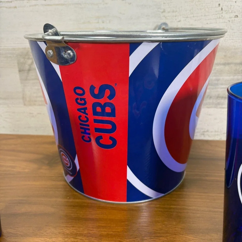 Chicago Cubs Corn Hole‎ Bags Tin Bucket and Three 16 Ounce Hard Plastic Cups